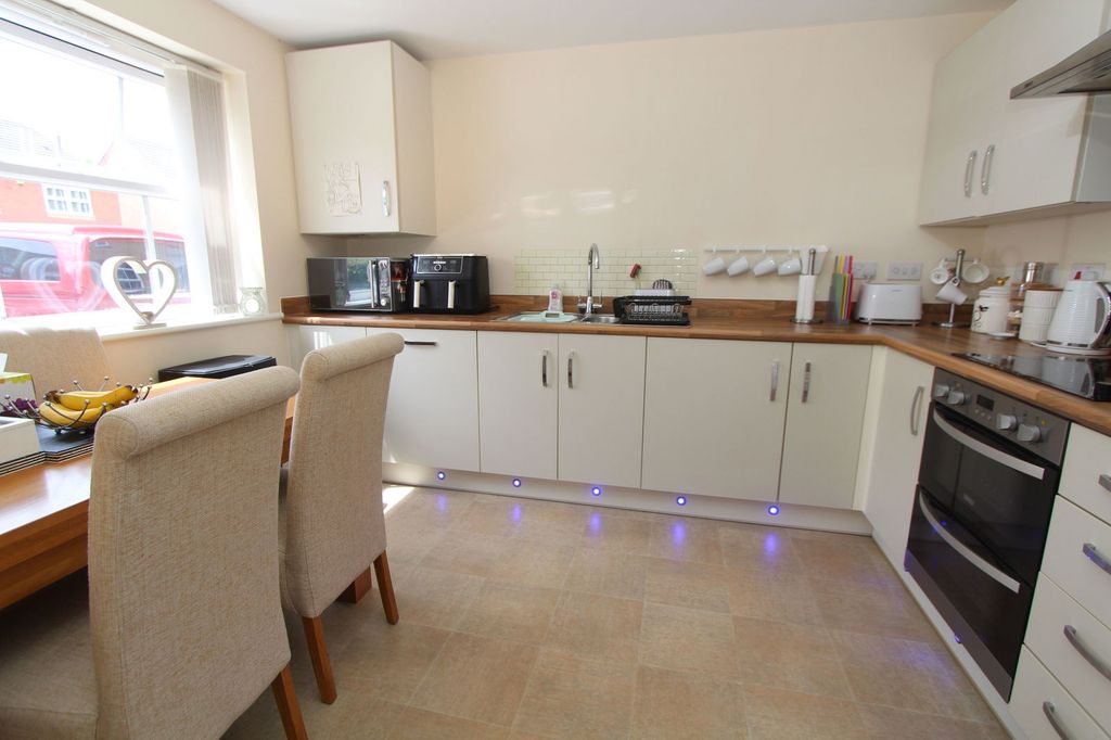 Property photo 2 of 22