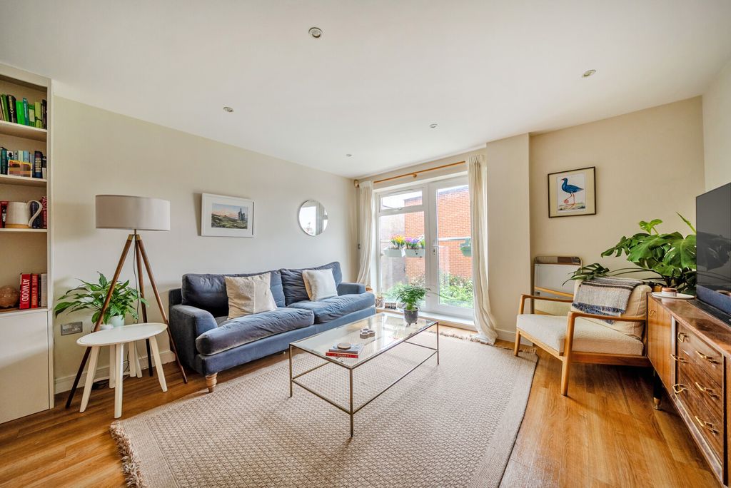 Property photo 3 of 11 1454597-18-69Fdcf...