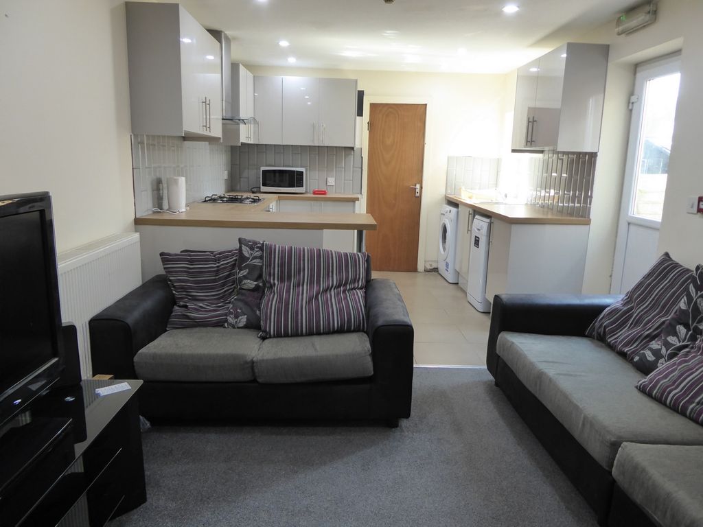 Property photo 1 of 10 Photo 2