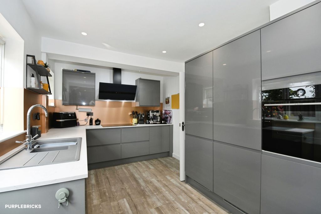 Property photo 1 of 30