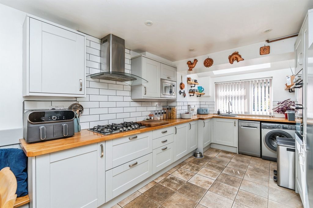 Property photo 2 of 17