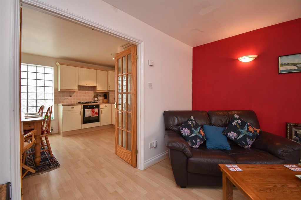 Property photo 3 of 19 Living Room &amp; Kitchen