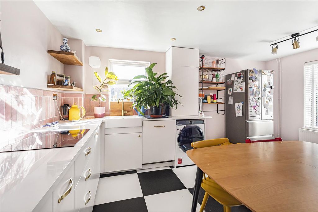 Property photo 2 of 20 11_66059.Jpg