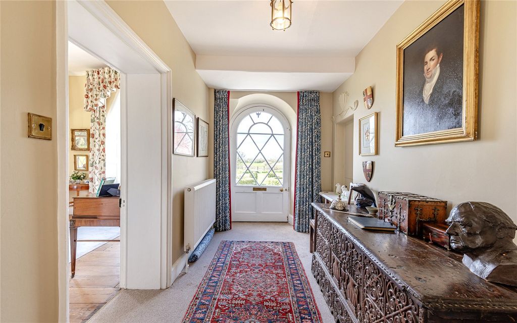 Property photo 3 of 20 Hall