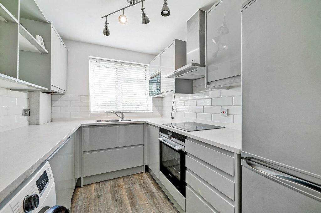 Property photo 2 of 8 Kitchen