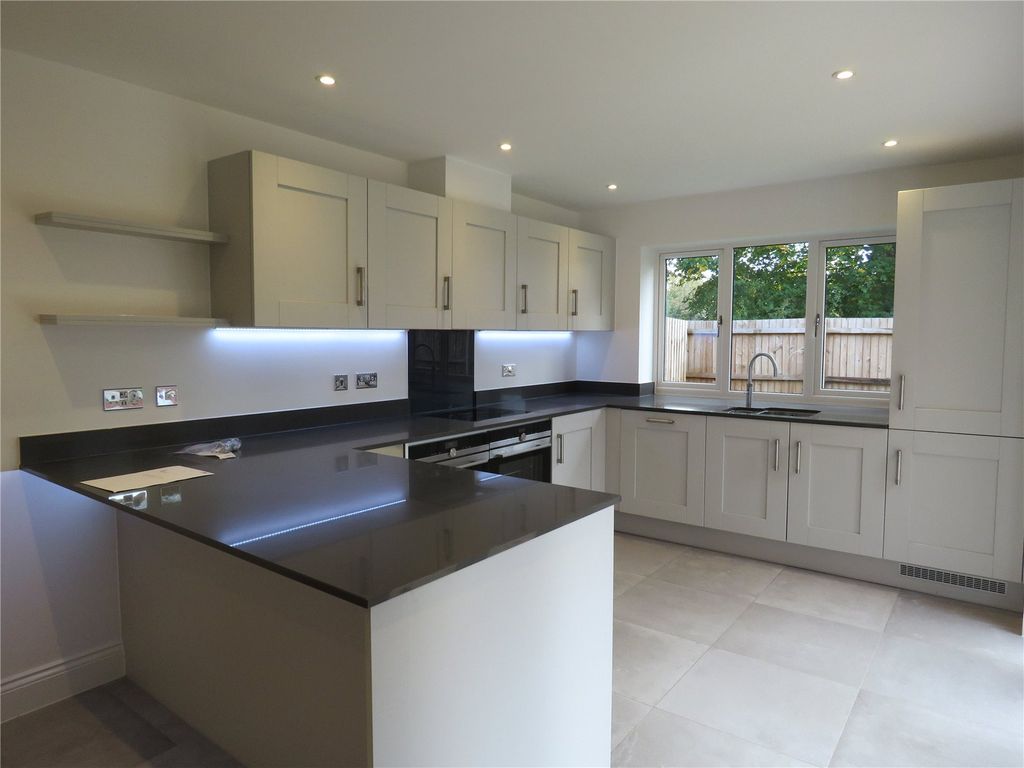 Property photo 2 of 14 Kitchen