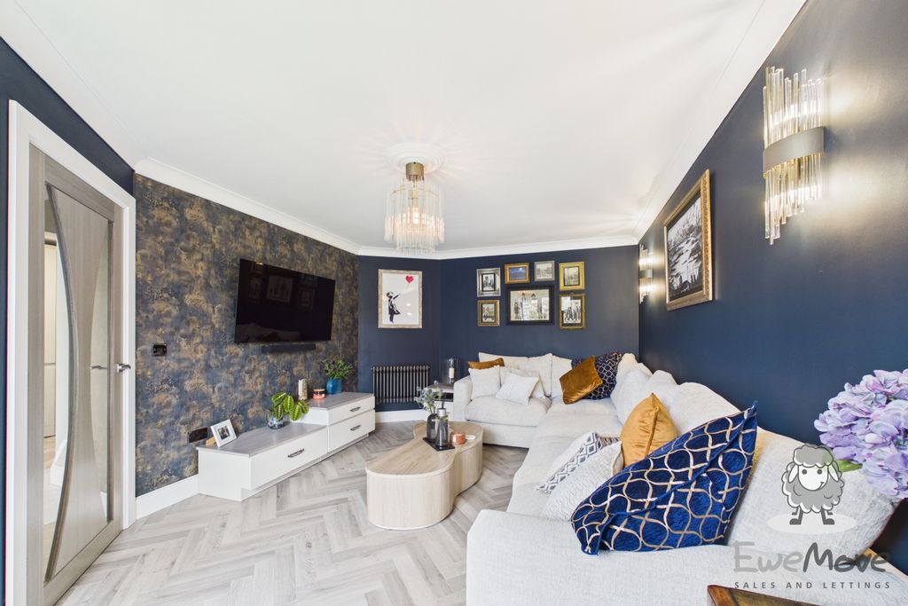 Property photo 2 of 14 12 (8)