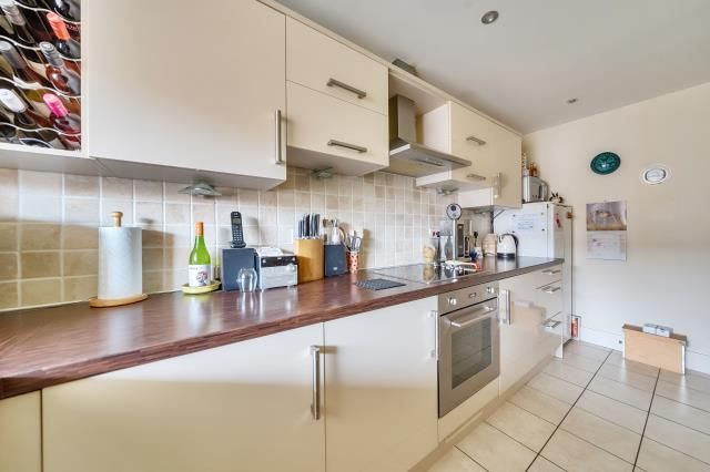 Property photo 3 of 21 Kitchen