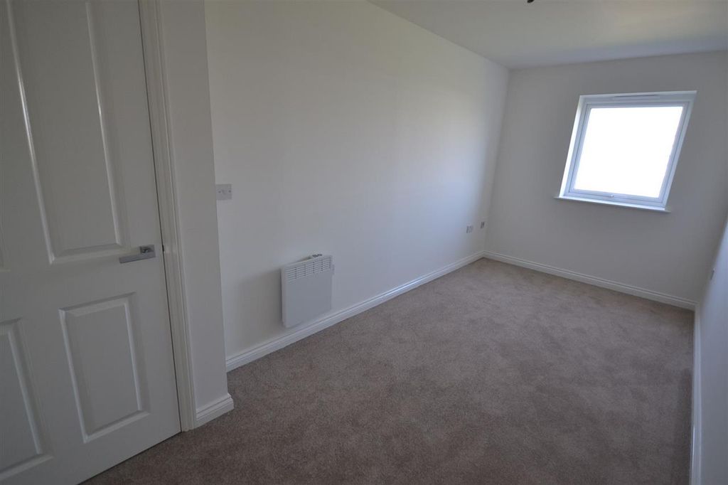 Property photo 3 of 9 Master Bedroom