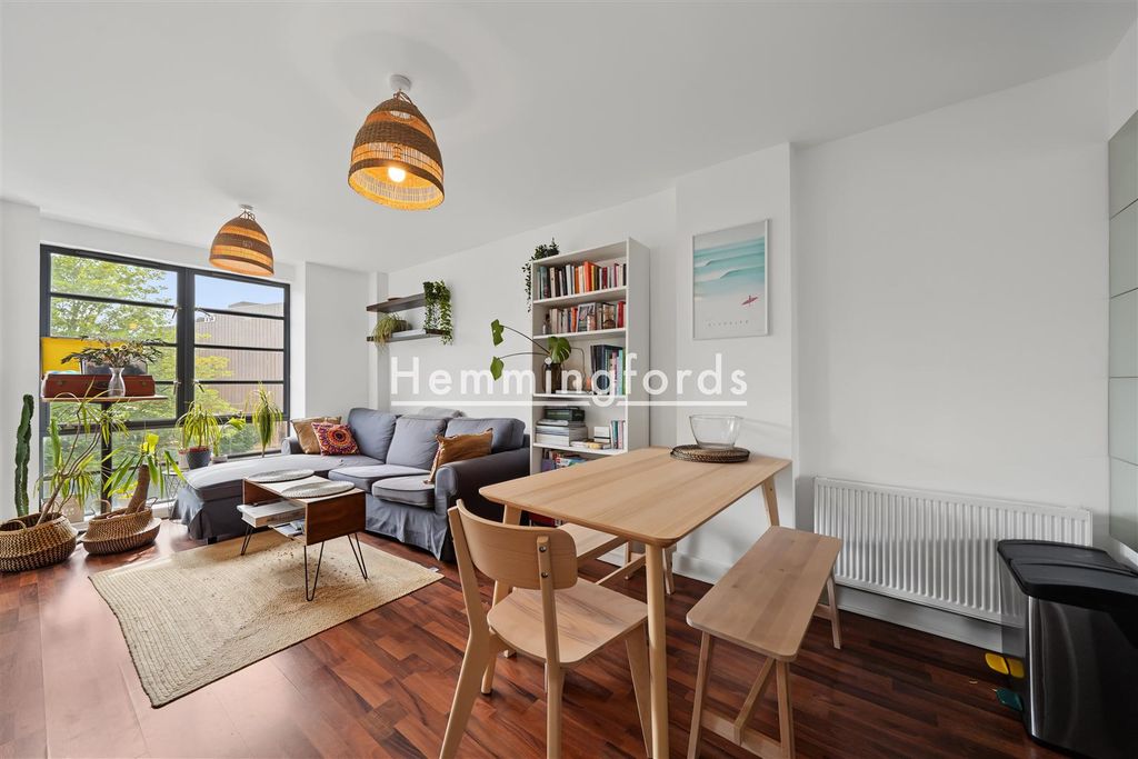 Property photo 2 of 15 De Beauvoir Crescent N1-10.Jpg