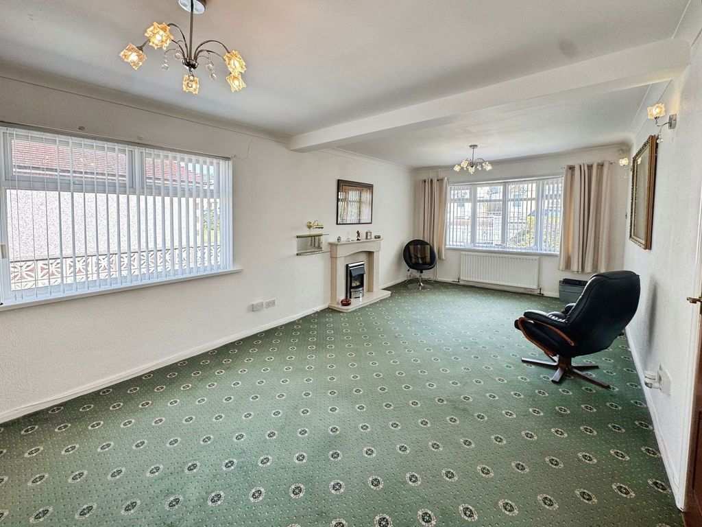 Property photo 2 of 25