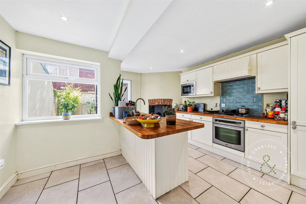 Property photo 2 of 27 Kitchen