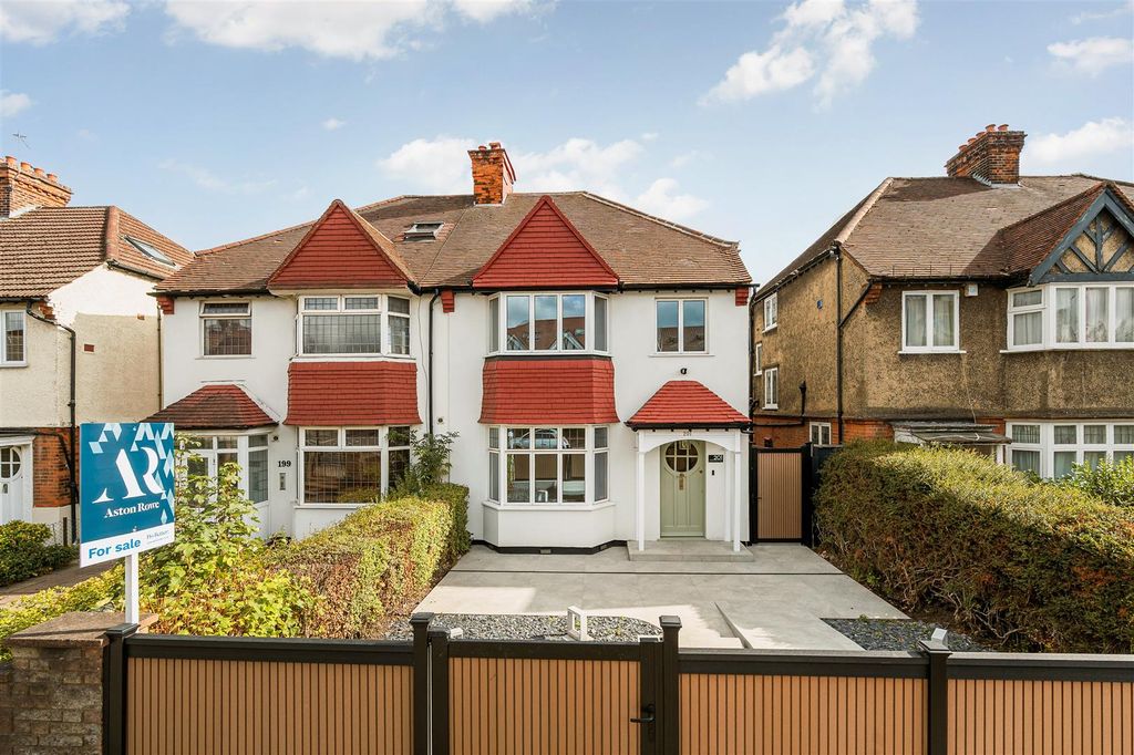 Property photo 1 of 26 Gunnersbury Lane-1.Jpg