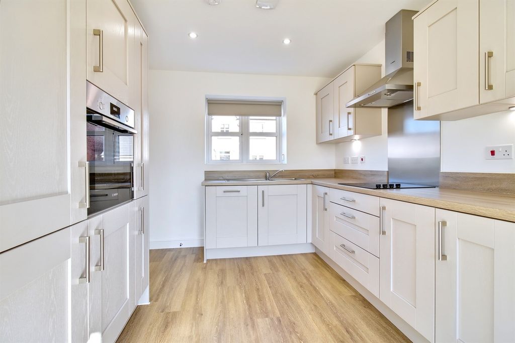 Property photo 2 of 18 Kitchen