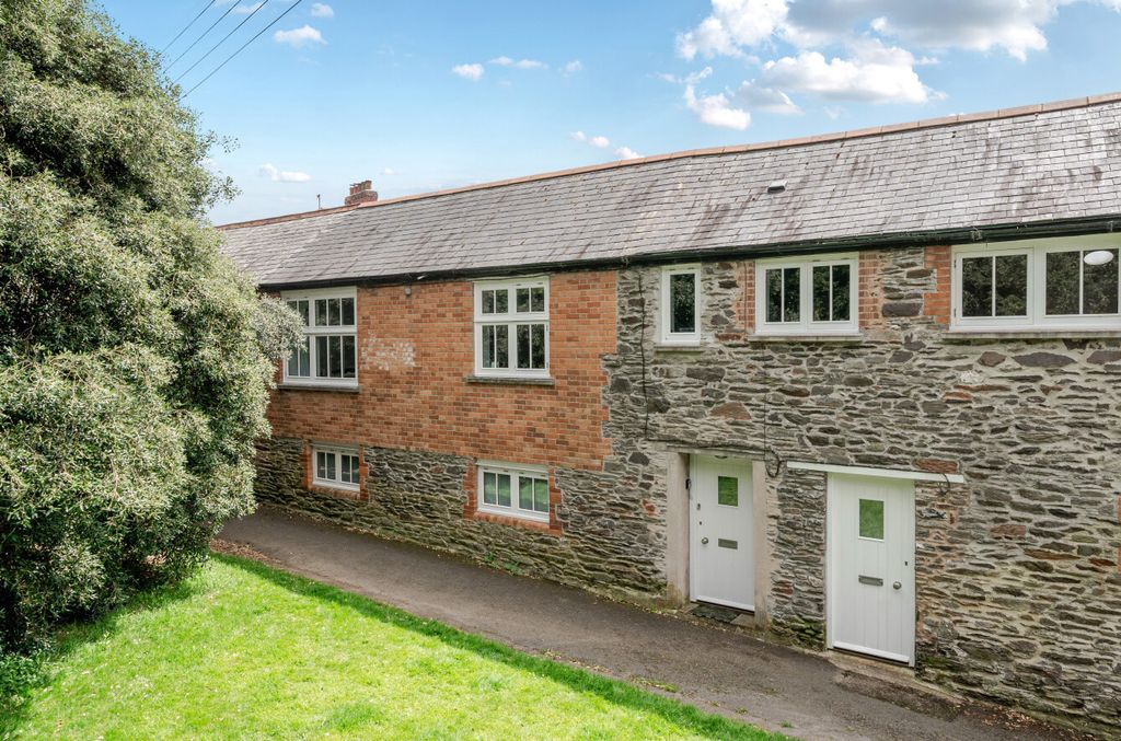 Property photo 1 of 17 Dulverton, Seddons