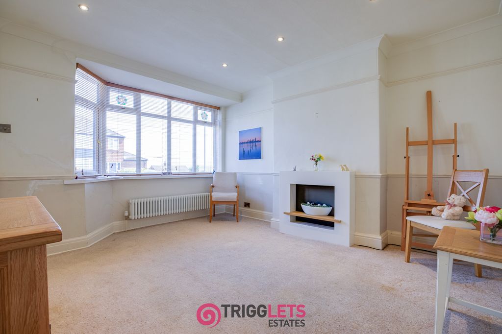 Property photo 2 of 28