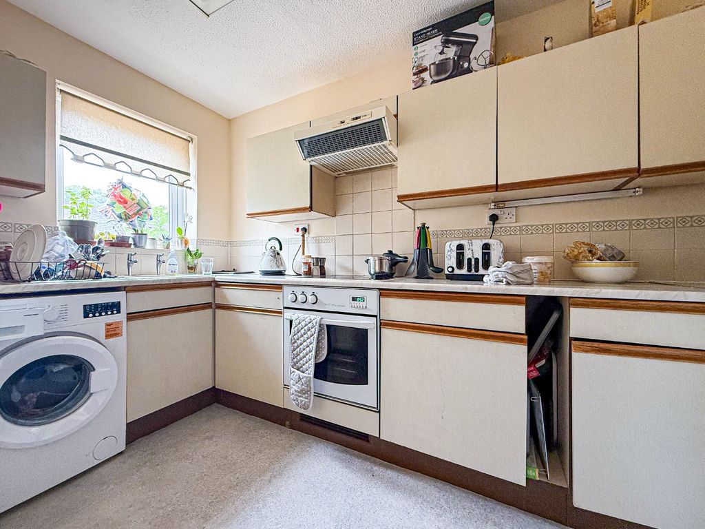Property photo 3 of 12 4112064