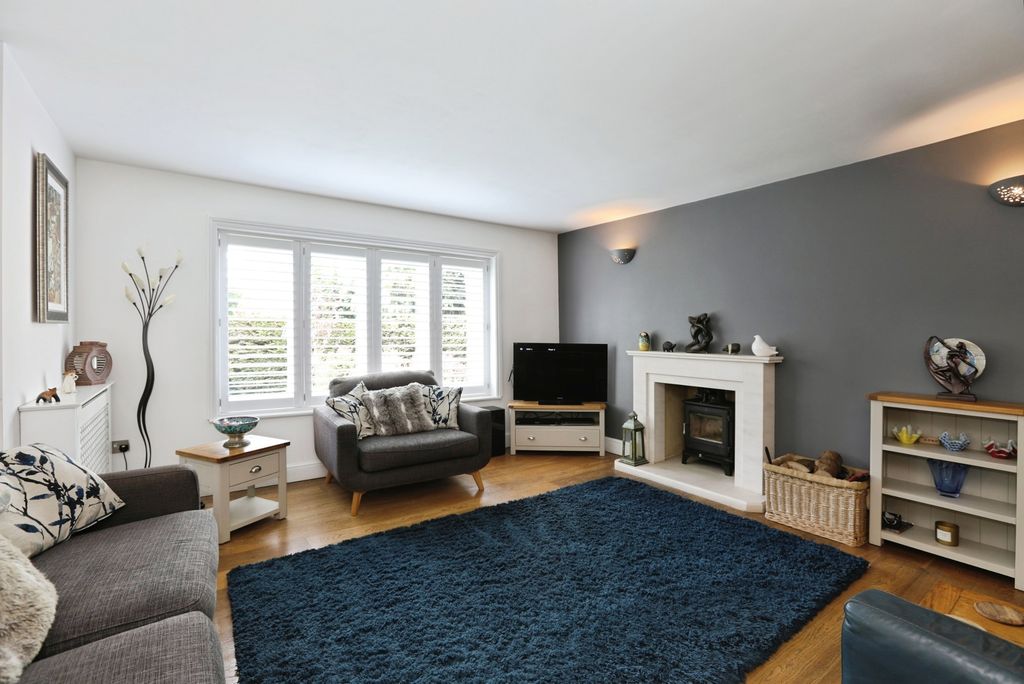 Property photo 2 of 30 Pbox-Img.Jpg