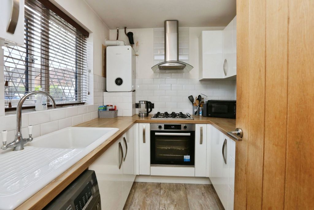 Property photo 2 of 25