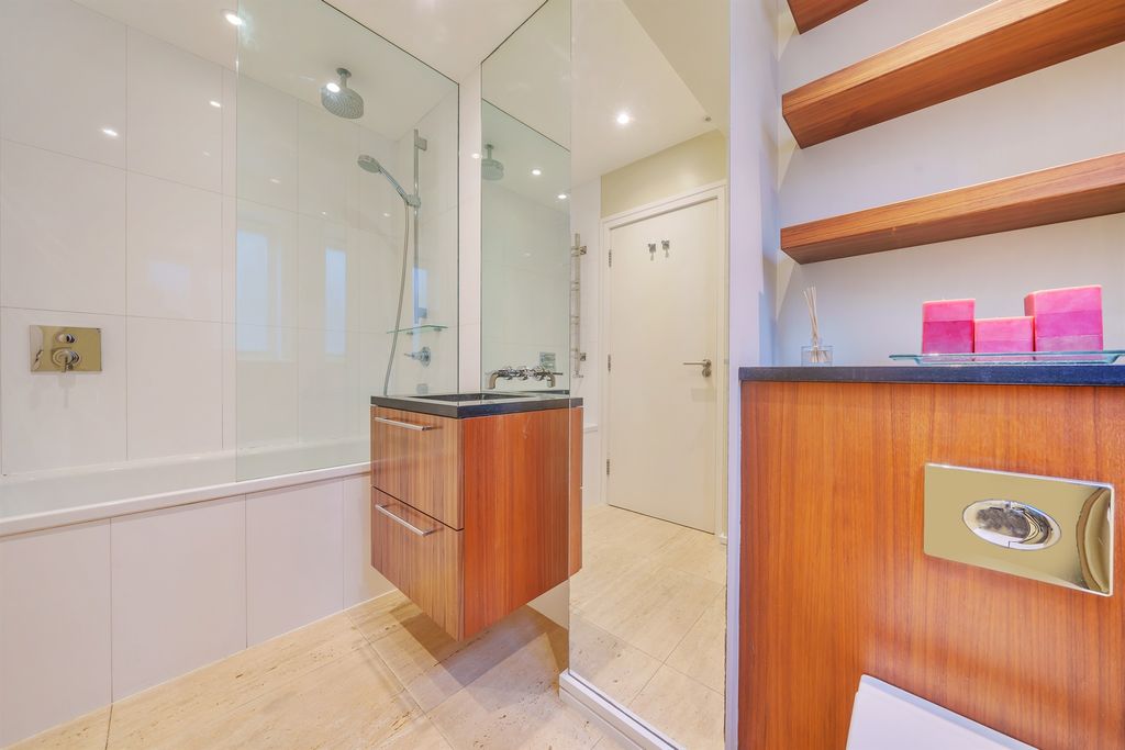 Property photo 2 of 8 Bathroom