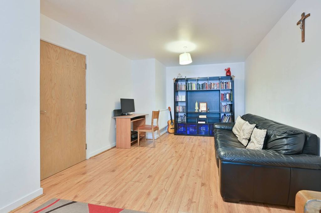 Property photo 3 of 18