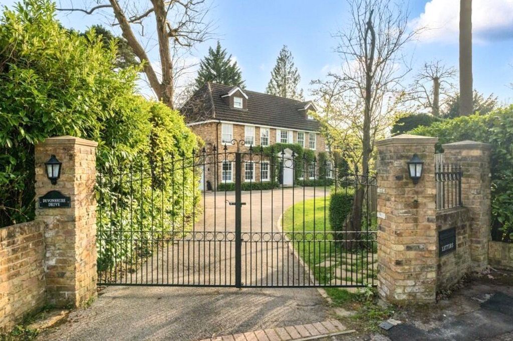 Property photo 1 of 24 External View