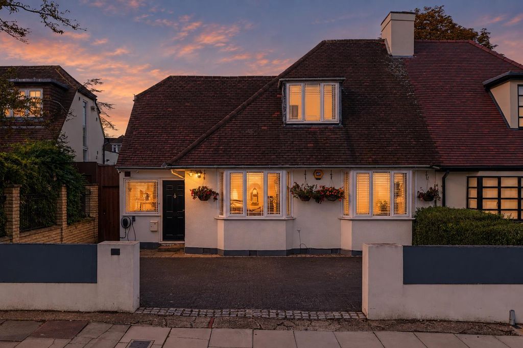 Property photo 1 of 16 Twilight
