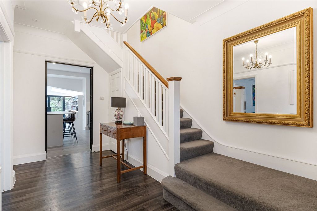 Property photo 2 of 17 Entrance