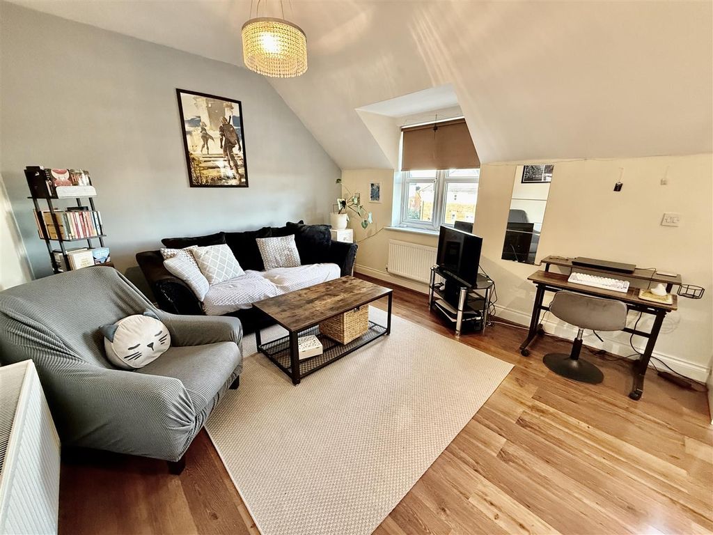 Property photo 2 of 10 Lounge/Kitchen