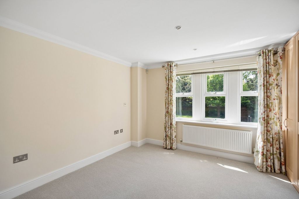 Additional image 10 of 3 bed flat for saleWoodstock Road, Oxford OX2