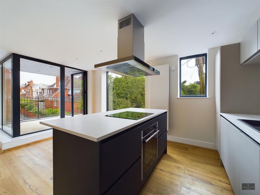 Additional image 4 of 2 bed flat for sale2 Barnfield Gate, Exeter EX1