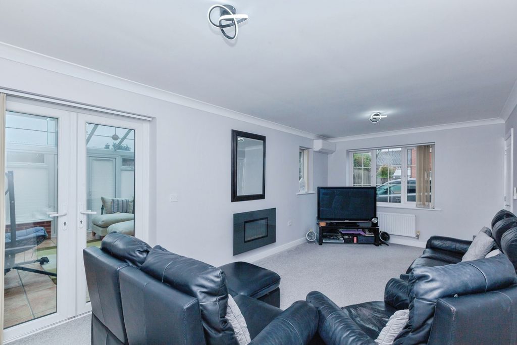 Property photo 3 of 21 Pbox-Img.Jpg