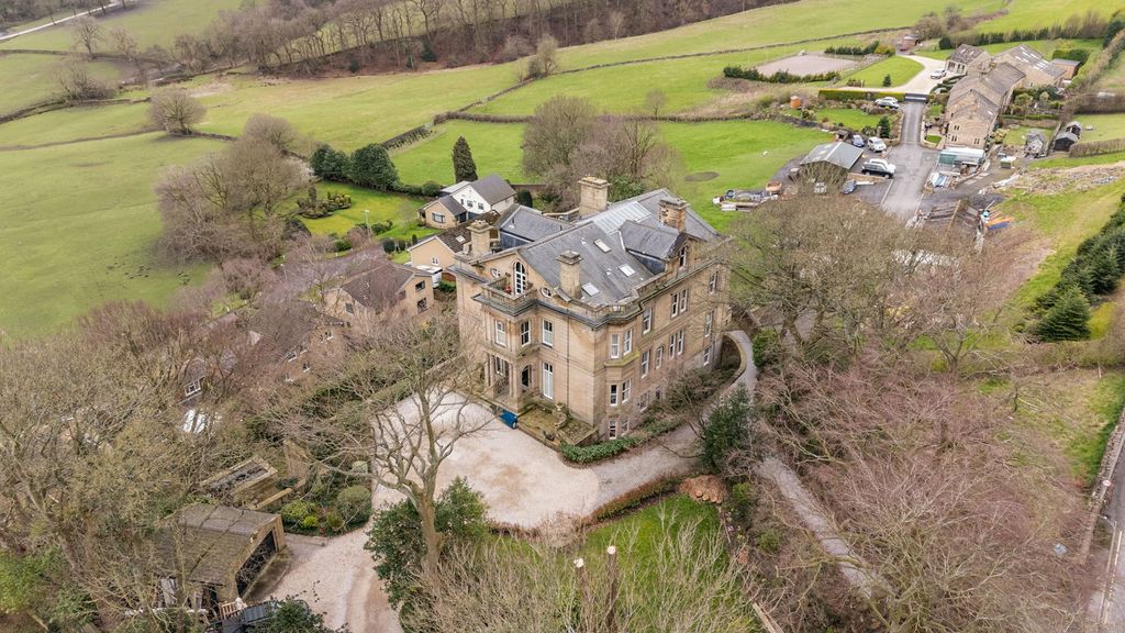 Property photo 2 of 27