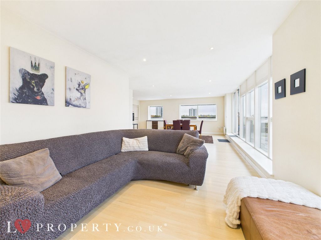 Property photo 2 of 29 Picture No. 11