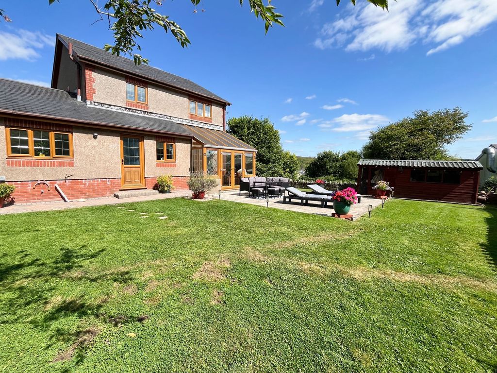 Property photo 2 of 20