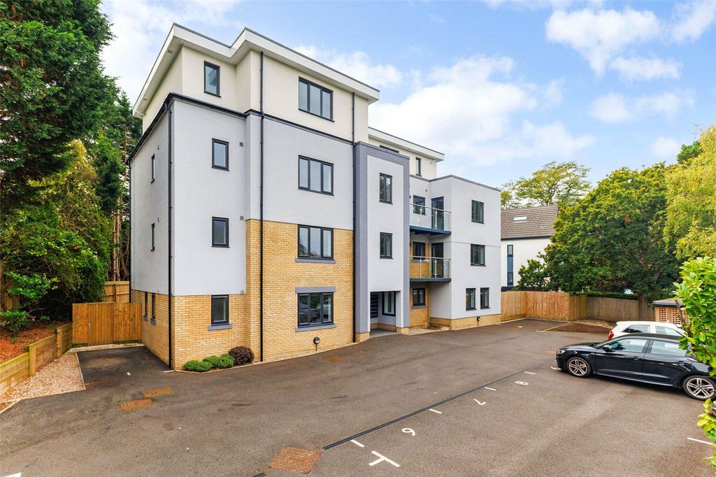 Property photo 3 of 8 Picture No. 13