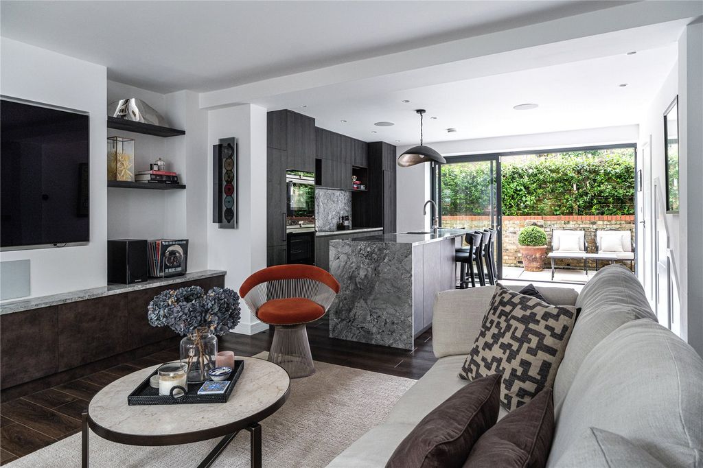 Property photo 2 of 24 Picture No. 19