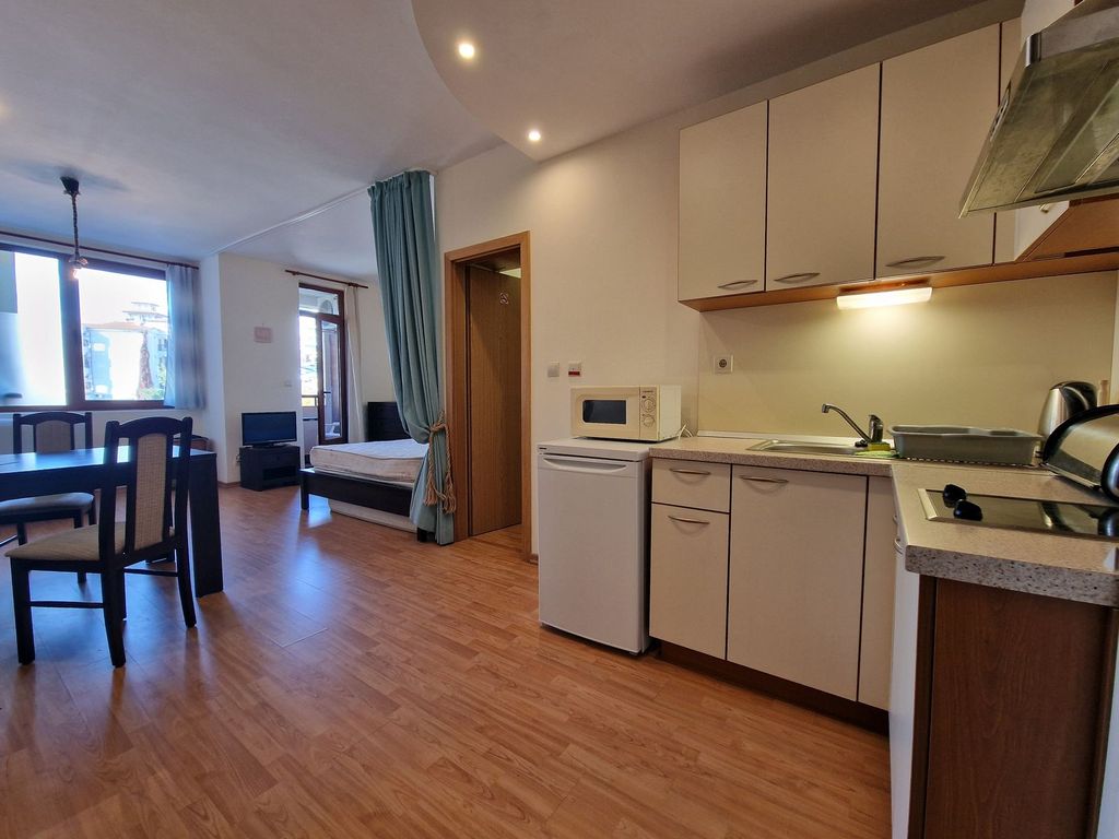 Property photo 2 of 40