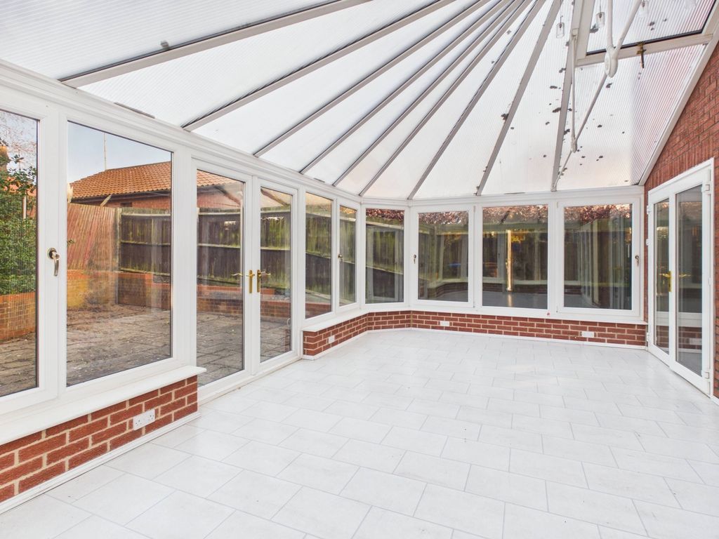 Property photo 2 of 19 Cam04922G0-Pr0121-Still012