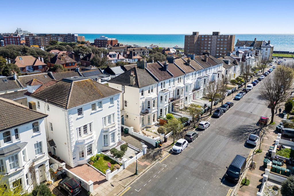 Property photo 2 of 30