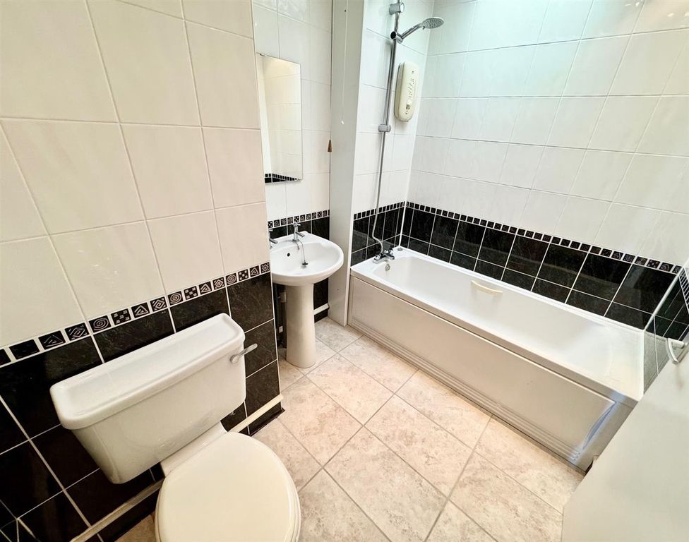 Property photo 3 of 14 Bathroom 1.Jpg