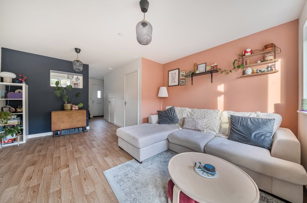 Property photo 2 of 16 1371216-10-68Ff99...