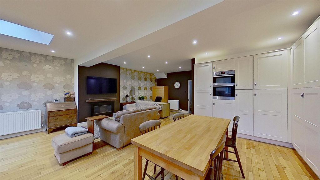 Property photo 3 of 20 The-Pleasance-Roehampton-Sw15-11152025_205130.Jpg