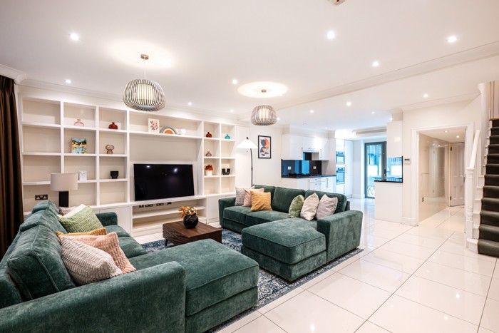 Property photo 2 of 36