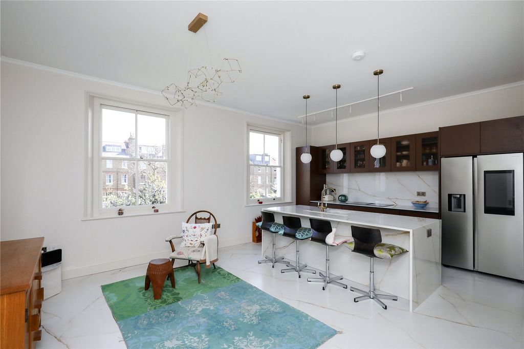 Property photo 2 of 10 Kitchen