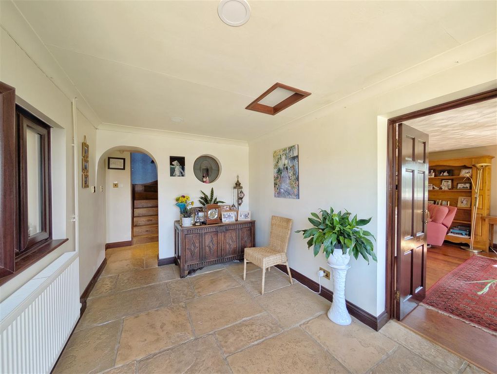 Property photo 3 of 30 Entrance Hall