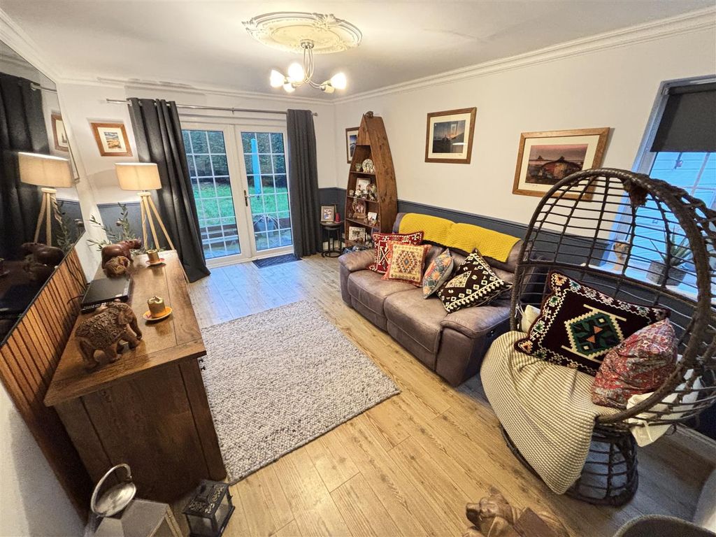 Property photo 3 of 12 Living Room