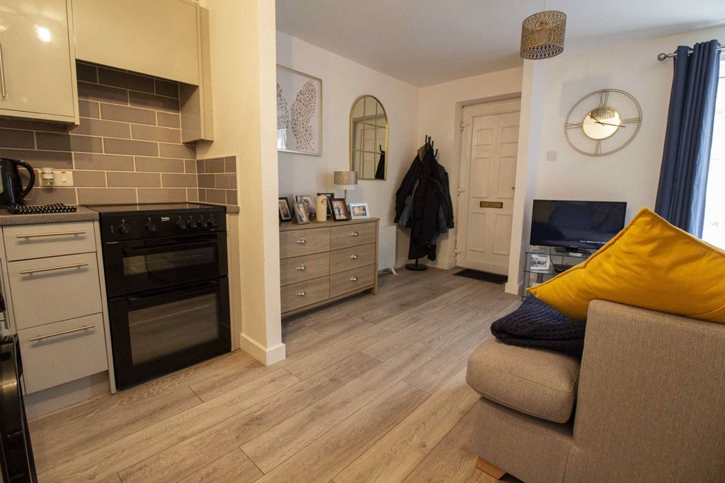 Property photo 3 of 8