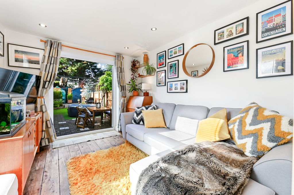 Property photo 2 of 22 Picture No. 23