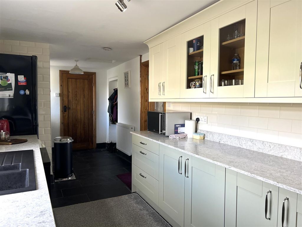 Property photo 3 of 29 Kitchen: